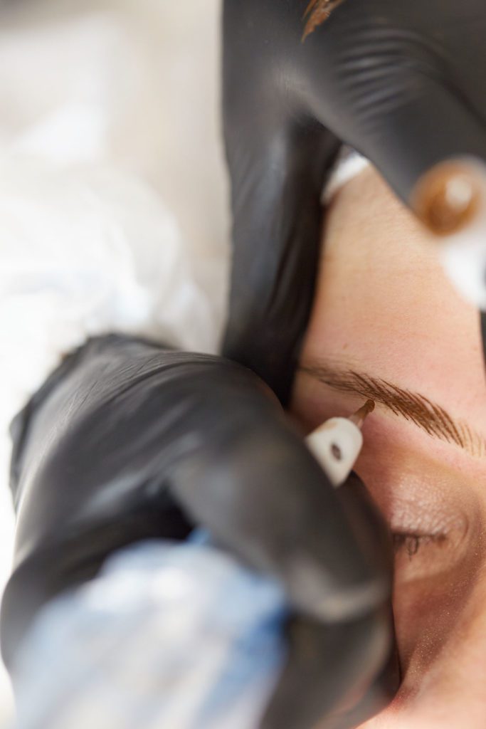 Séance de maquillage permanent