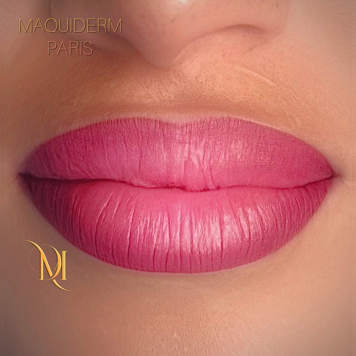 Bouche en maquillage permanent