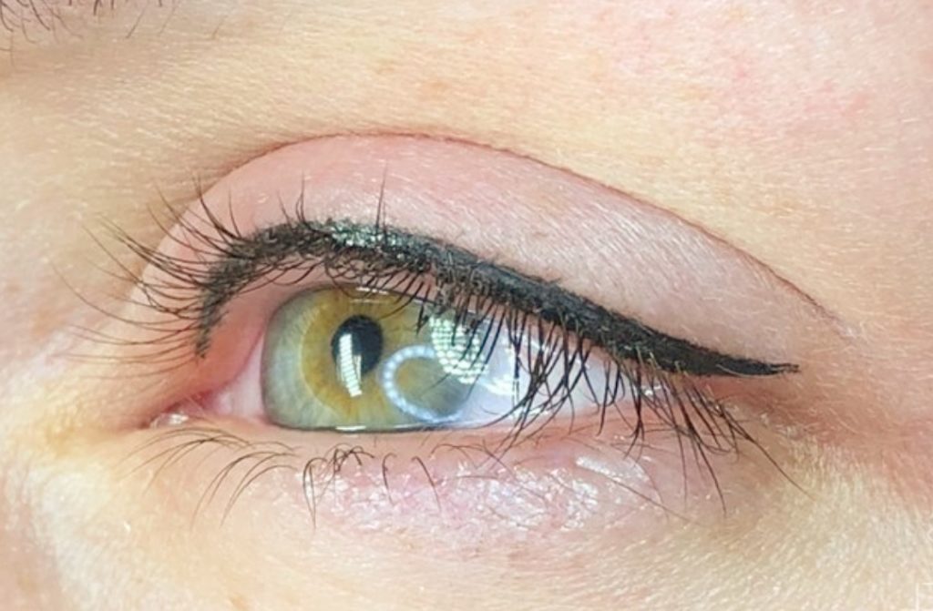 Le maquillage permanent des yeux