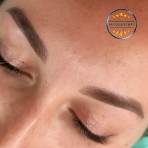 Le maquillage permanent des sourcils